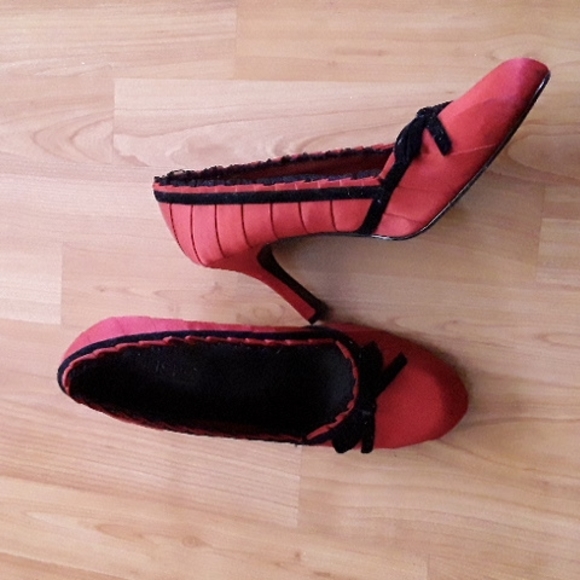 Cute red heels - Picture 2 of 3